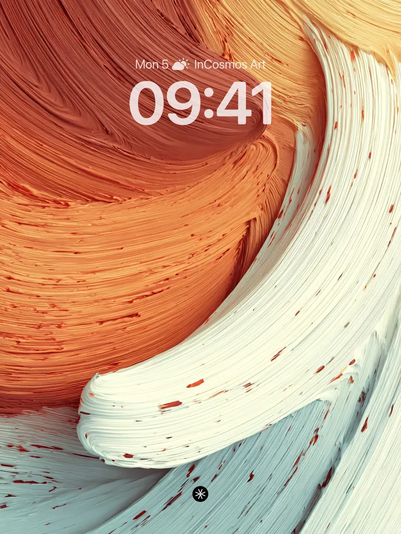 Amber Swirl Gradient Wallpaper in Liquid Motion
